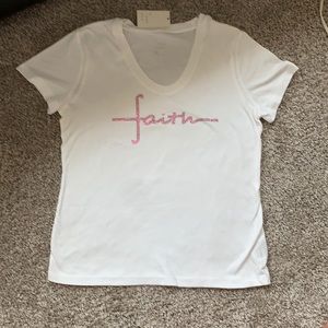 Tee w/ rhinestone “Faith “ decor 💕💕